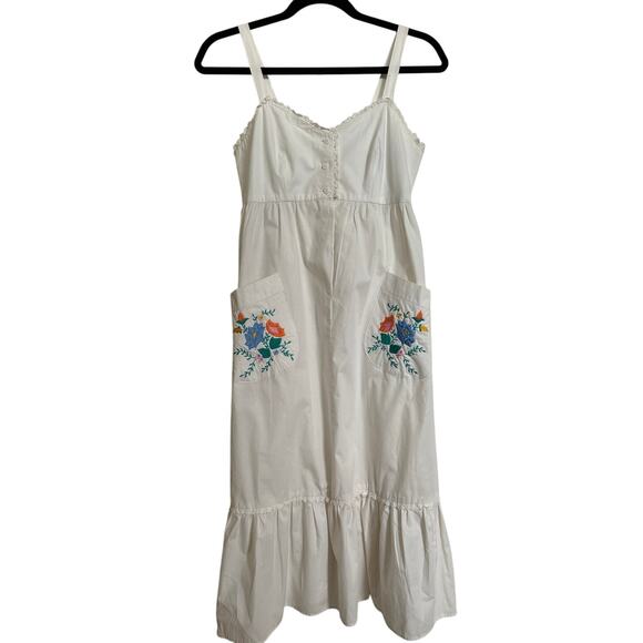 Vintage Dresses & Skirts - Vintage Cottage Core White Sleeveless Dress Embroidered Flowers Whip-O-Will
